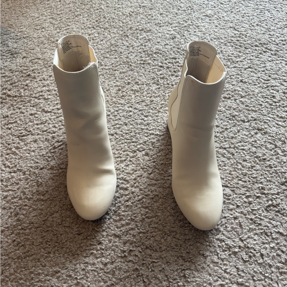 JustFab White heeled bootie. Size 8.5. Worn once.